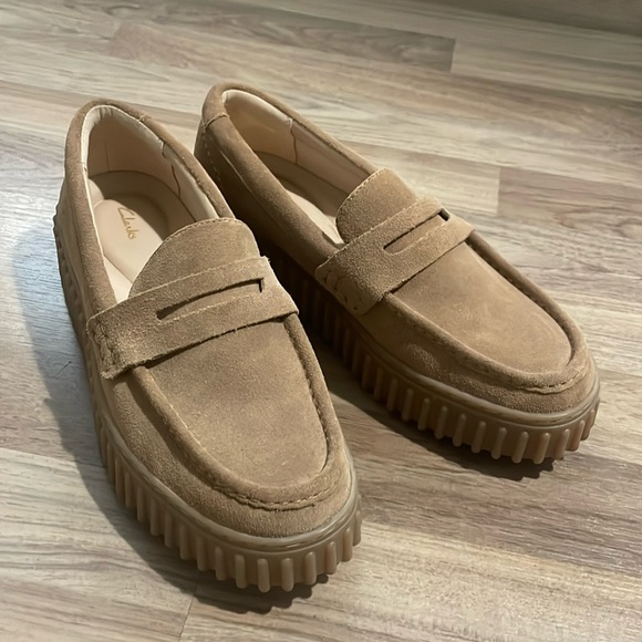 Clark’s Suede Loafers size 9 - ultra comfy worn once - Picture 1 of 5